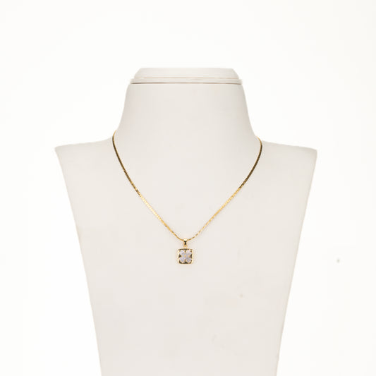 Subtle Pearl Necklace Set