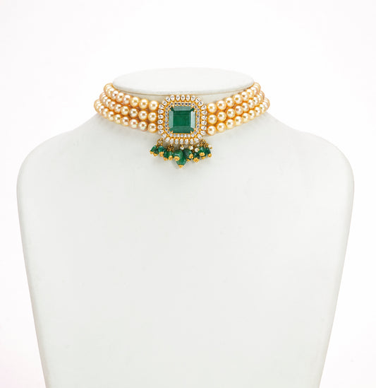 Graceful Emerald Stone Pearl Choker