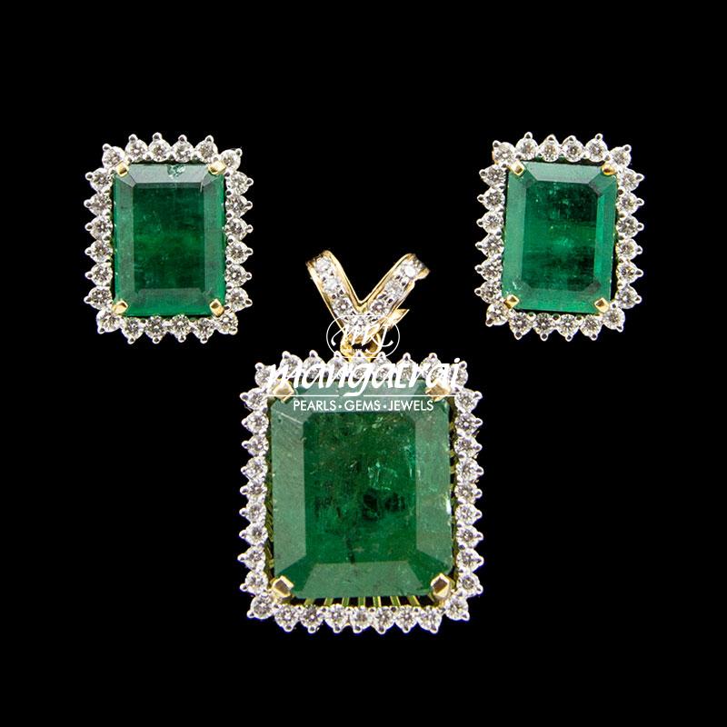 Classic Emerald Diamond Locket Set