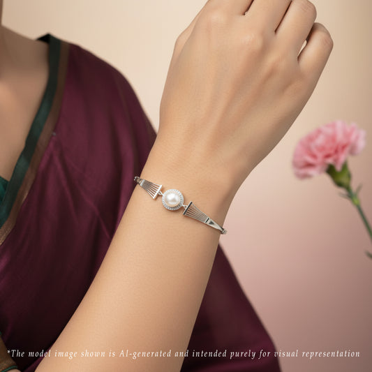 Exciting White Freshwater Pearl Bracelet