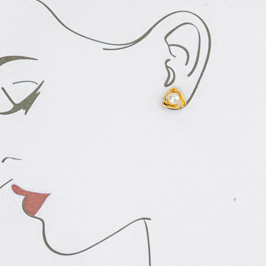 Artistic White Stone Freshwater Pearl Studs Earrings