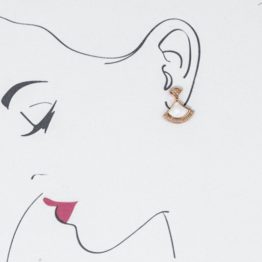 Classy Freshwater Pearl Stud Earrings