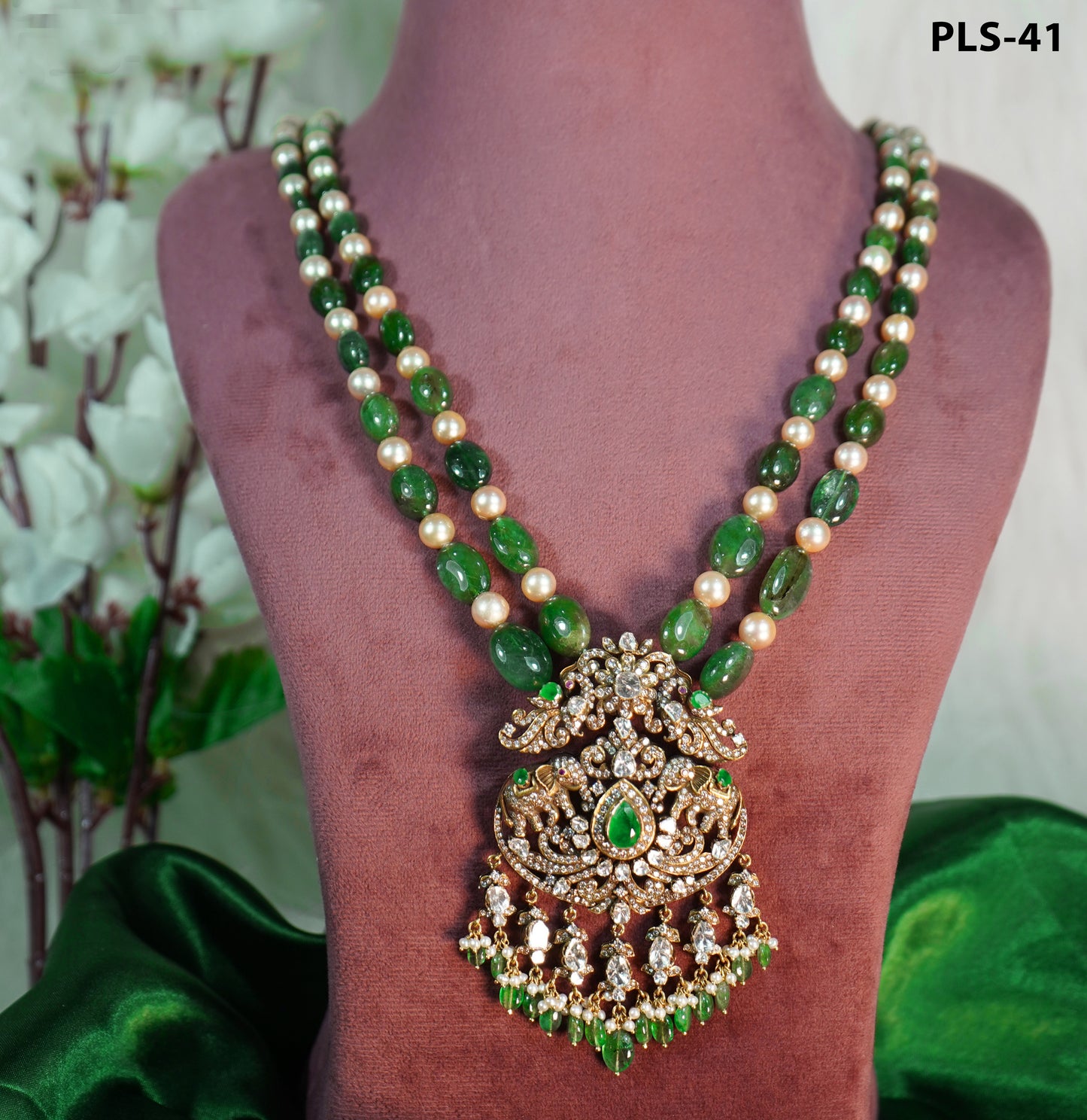 Dramatic Emerald Polki Necklace