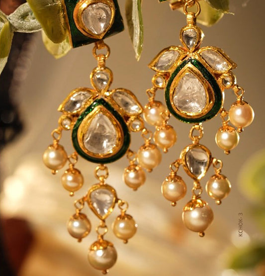 Glittering Kundan Pearl Choker