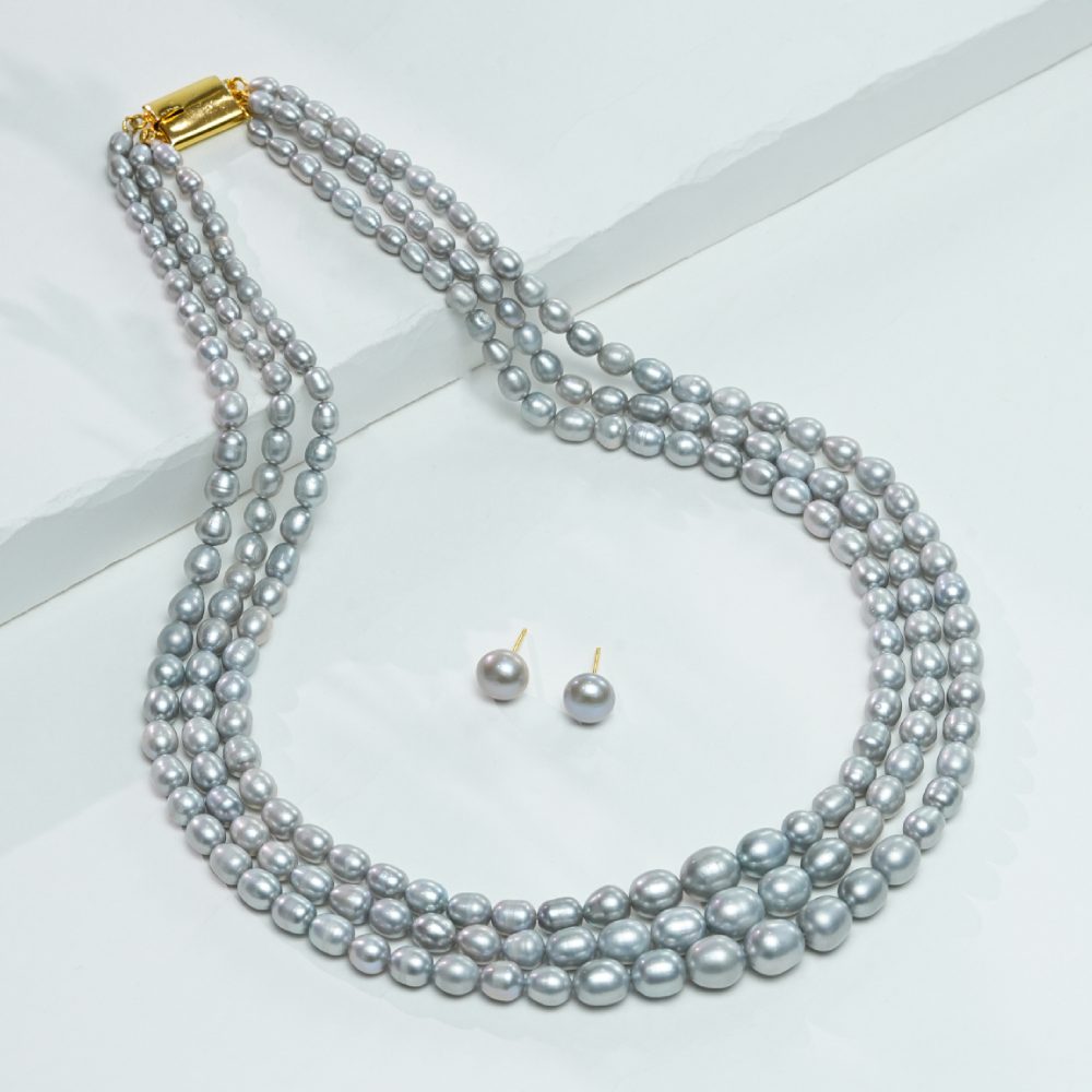 Why White Pearl Earrings Are Considered a Symbol of Purity and Elegance?