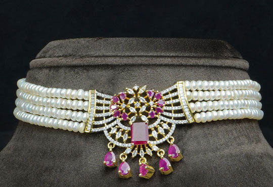 What Different Types of Pearl Choker Necklaces Are Available Online?