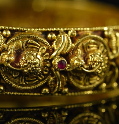 Unique Nakshi Gold Bangle
