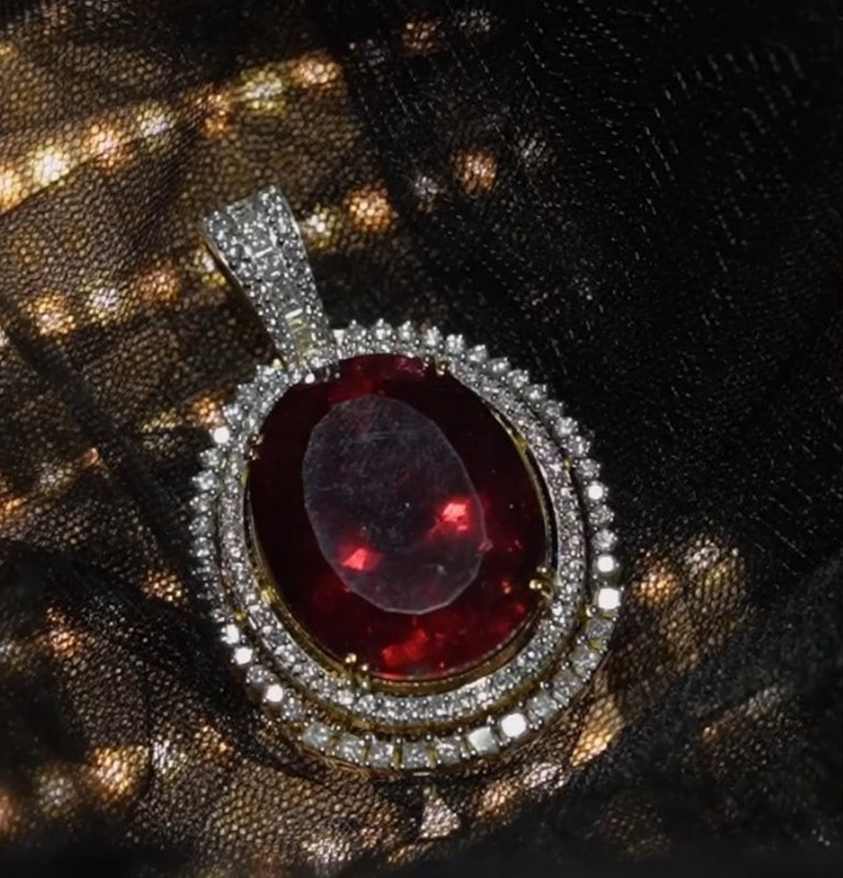 Unique Diamond Pendent