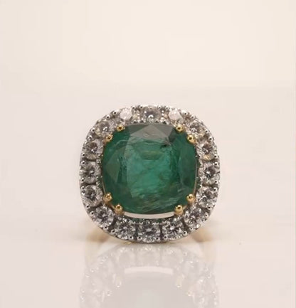 Graceful Emerald Diamond Ring