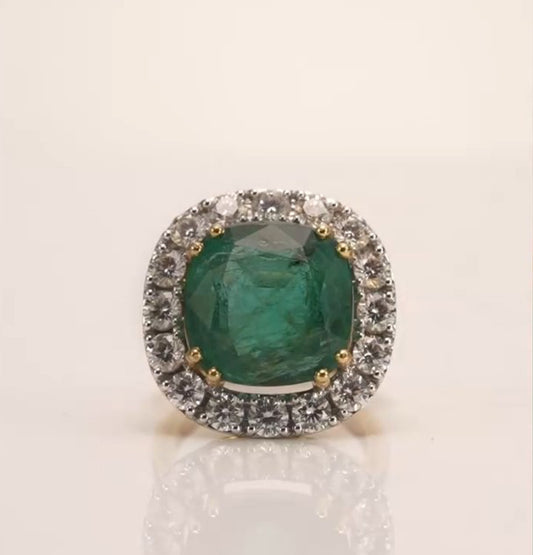 Graceful Emerald Diamond Ring