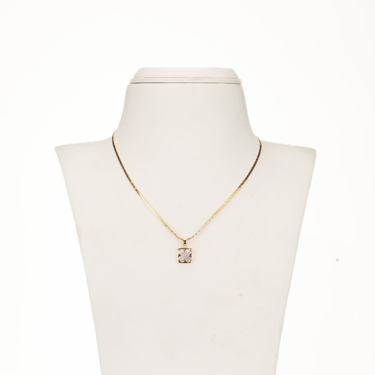Subtle Pearl Necklace Set