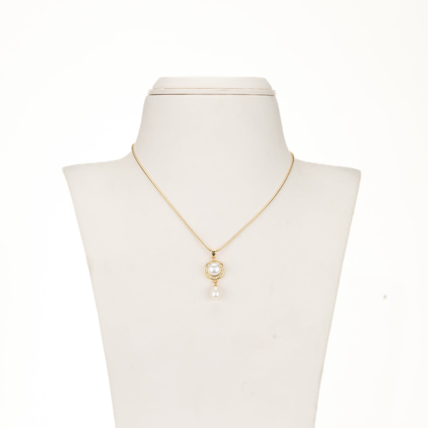 Graceful Freshwater Pearl Necklace Set