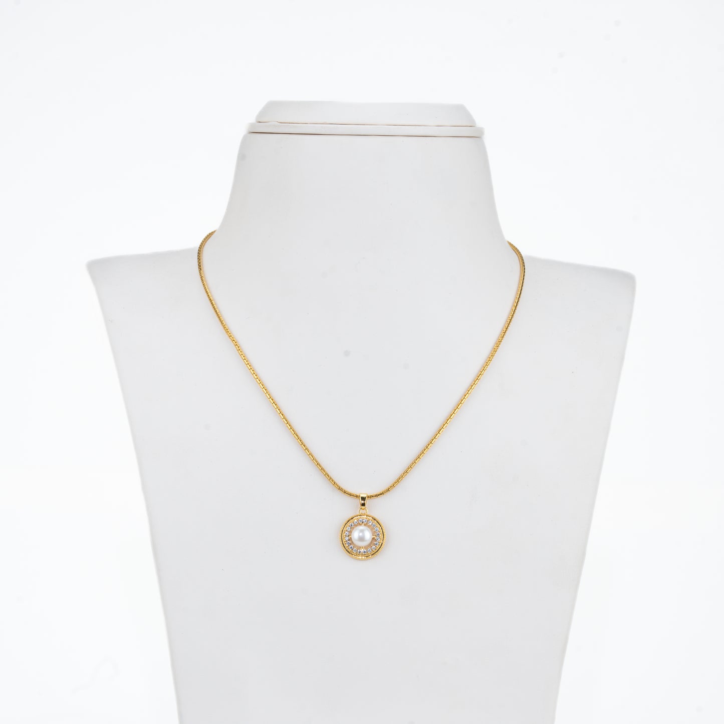 Graceful Freshwater Pearl Necklace Set