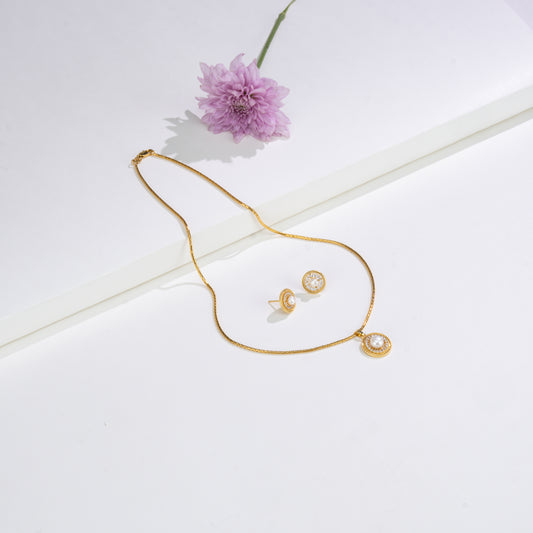 Graceful Freshwater Pearl Necklace Set