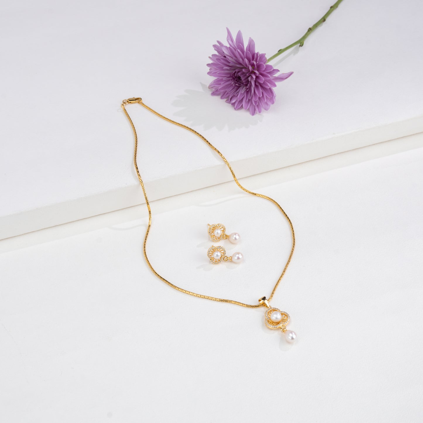 Graceful Freshwater Pearl Necklace Set