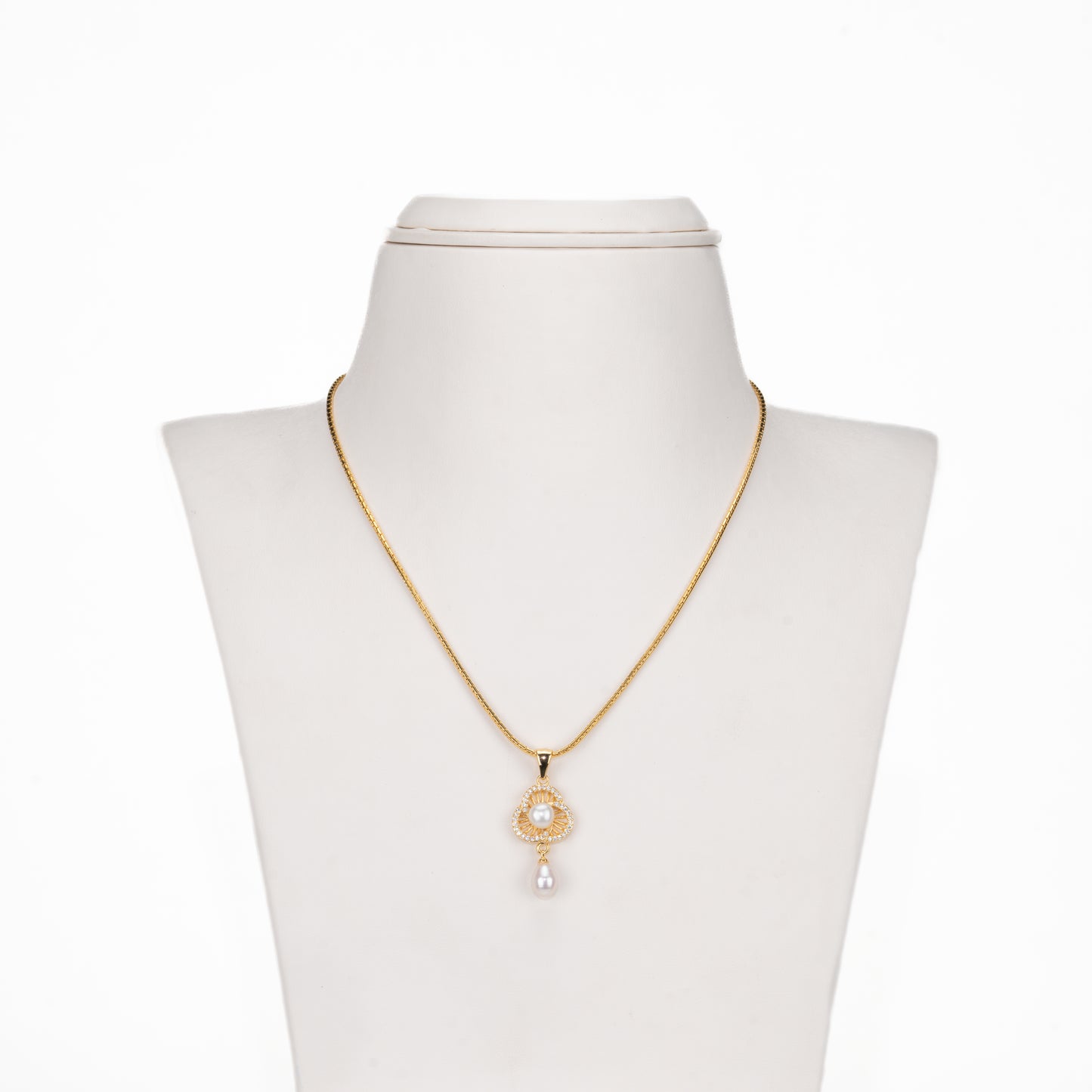 Graceful Freshwater Pearl Necklace Set