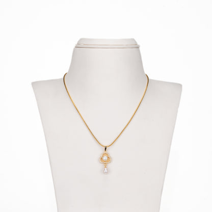 Graceful Freshwater Pearl Necklace Set