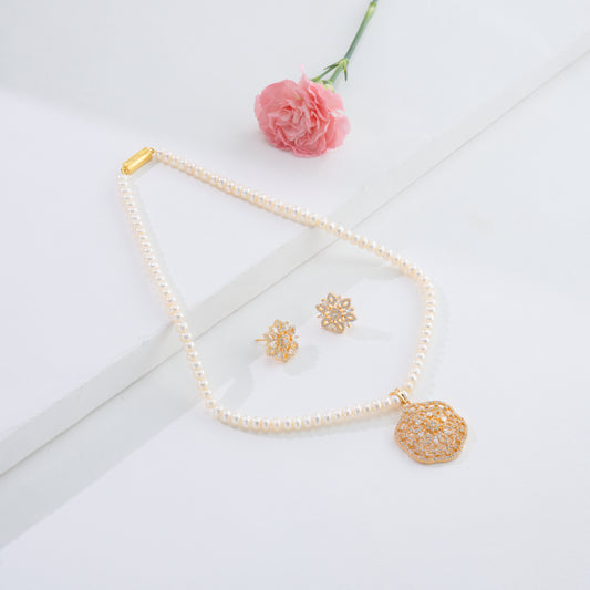 Fine White Stone Freshwater Pearl Set