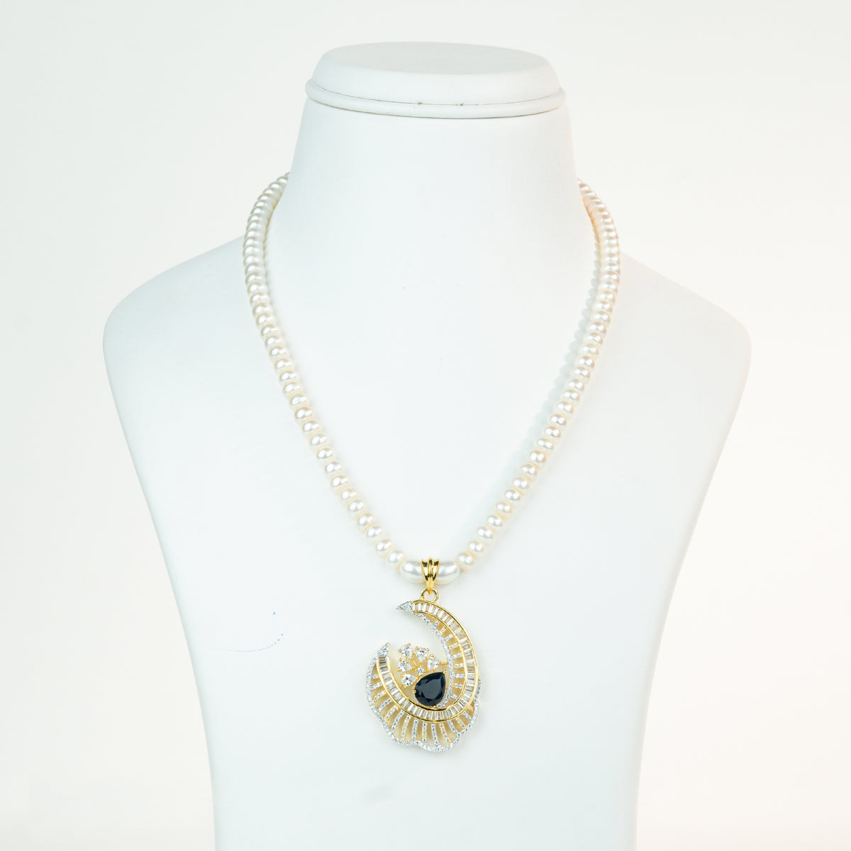 Lavish Blue Stone Freshwater Pearl Necklace Set