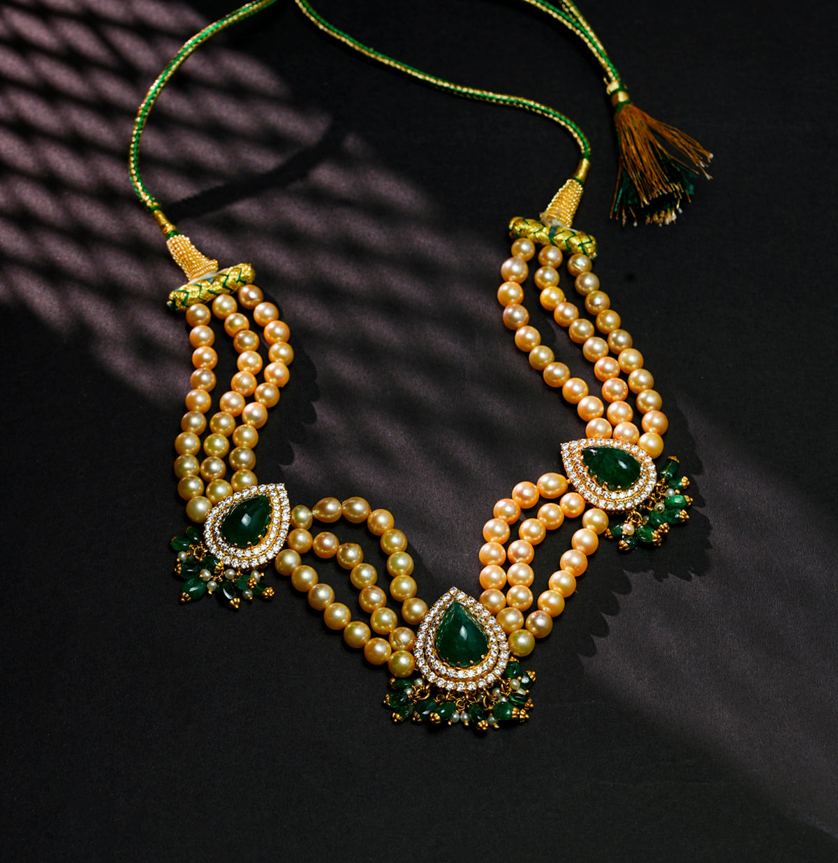 Chic Golden Pearls Emerald Stone Choker