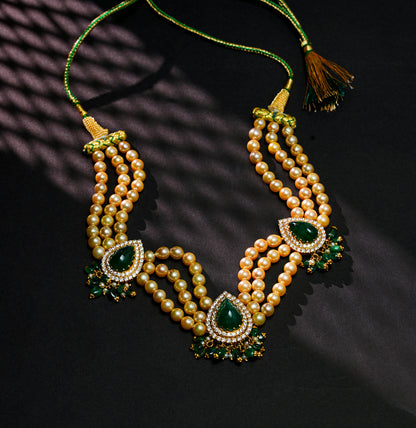 Chic Golden Pearls Emerald Stone Choker