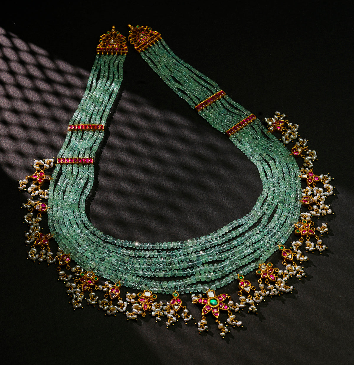 Understated Emerald Kundan Pearl Side Pieces Necklace