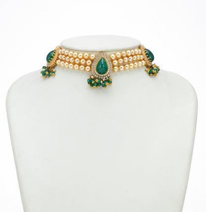 Chic Golden Pearls Emerald Stone Choker