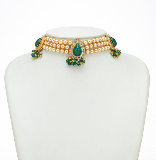 Chic Golden Pearls Emerald Stone Choker