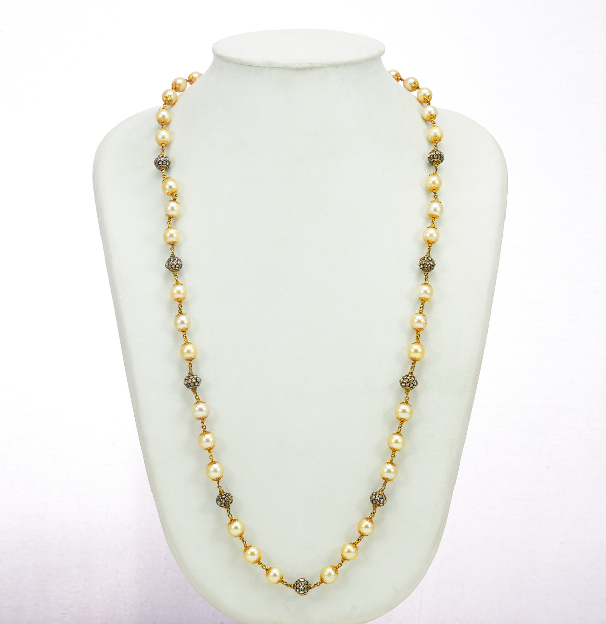 Lustrous Pearls Gold Taar Mala