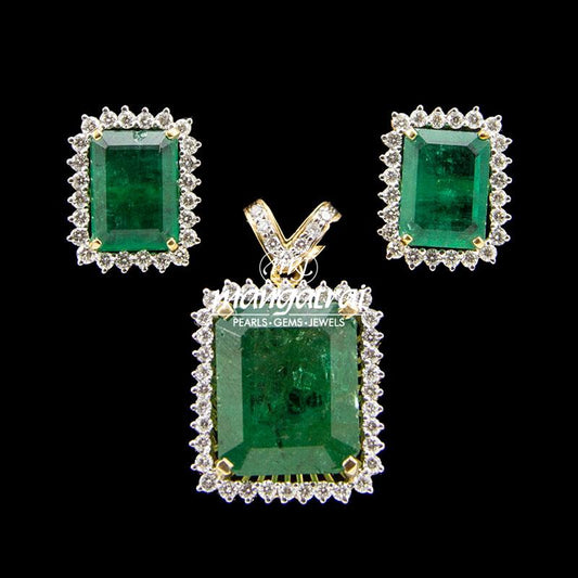 Classic Emerald Diamond Locket Set