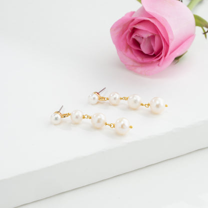 Edgy White Grading Freshwater Pearl Hanging Earrings