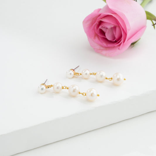 Edgy White Grading Freshwater Pearl Hanging Earrings