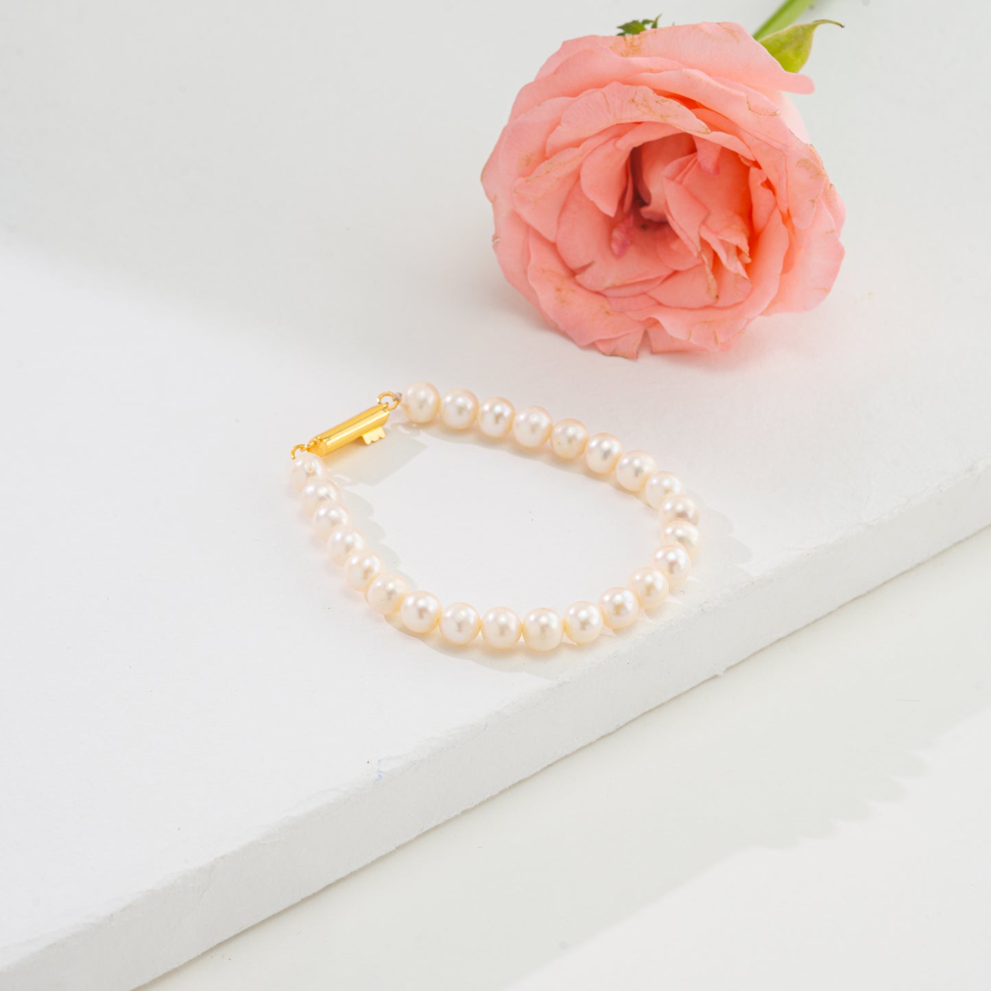 Classic Pearl White Bracelet