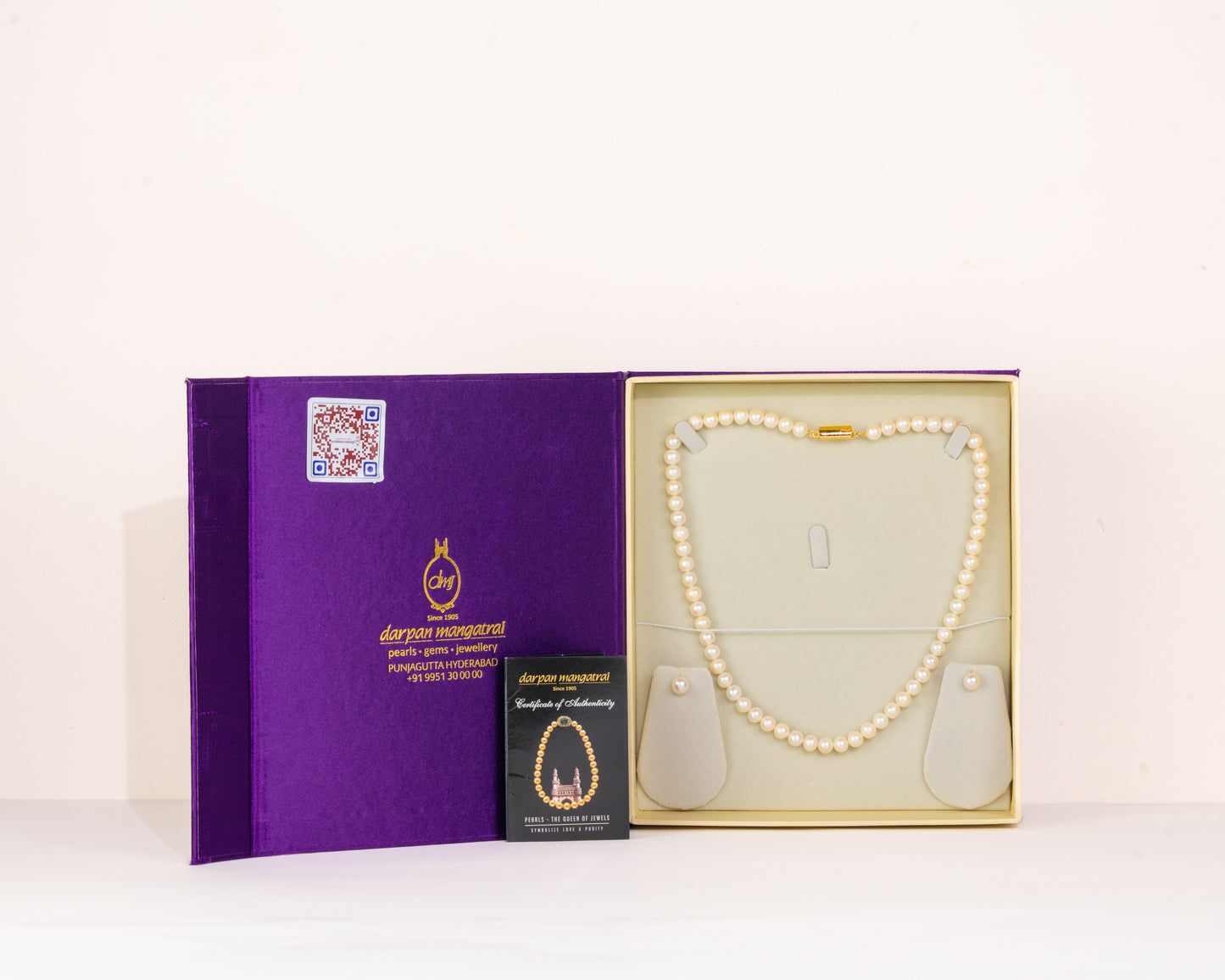 Elegant Pearl White Necklace