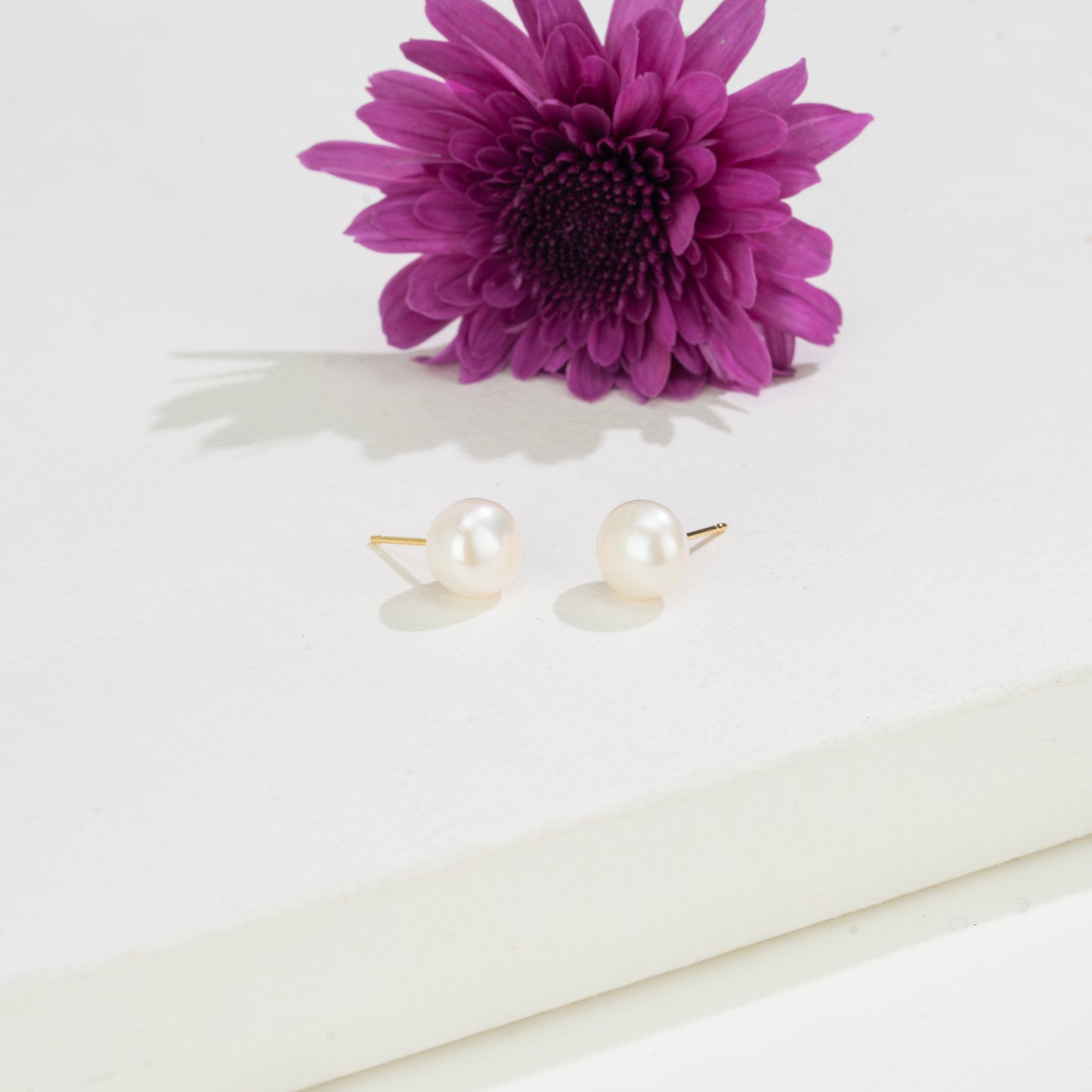 7-Day Timeless Pearl Earrings Gift Box- 7 Styles in One Box