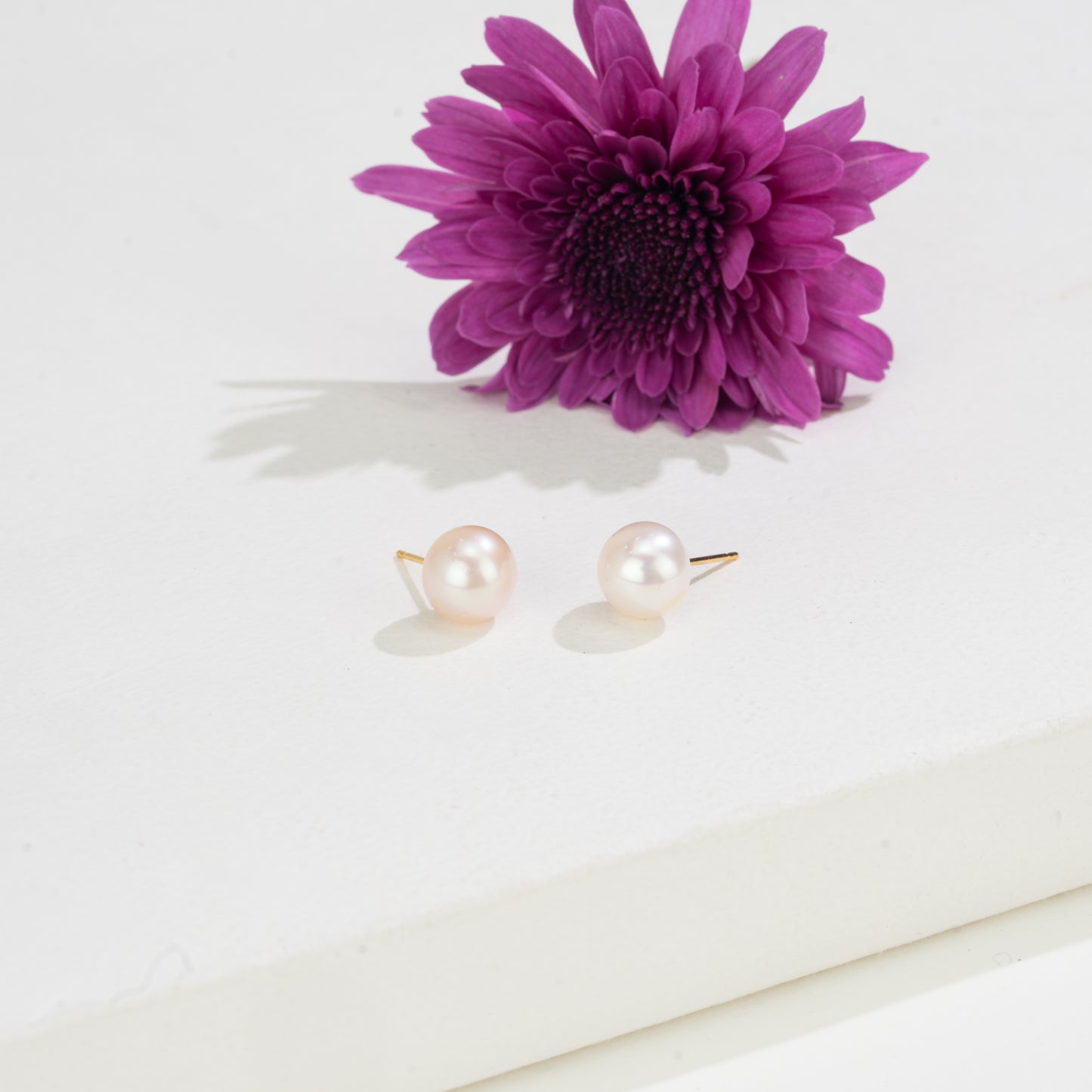 7-Day Timeless Pearl Earrings Gift Box- 7 Styles in One Box