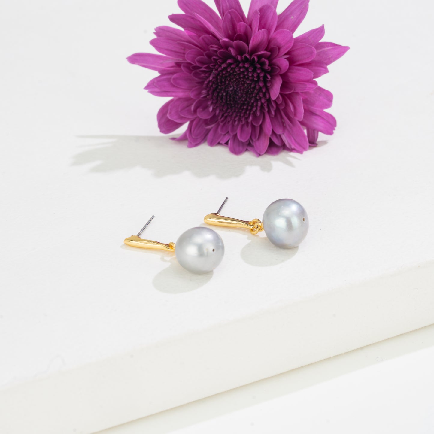 7-Day Timeless Pearl Earrings Gift Box- 7 Styles in One Box