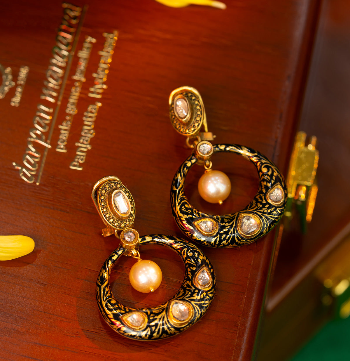 Sparkling Kundan Earring