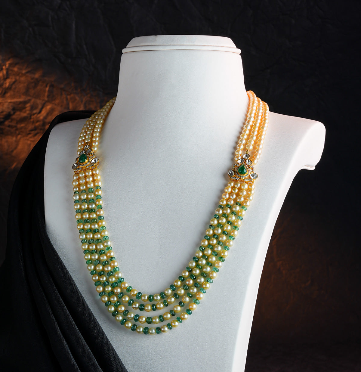 Artistic Emerald Pearl Side Pieces Necklace Set