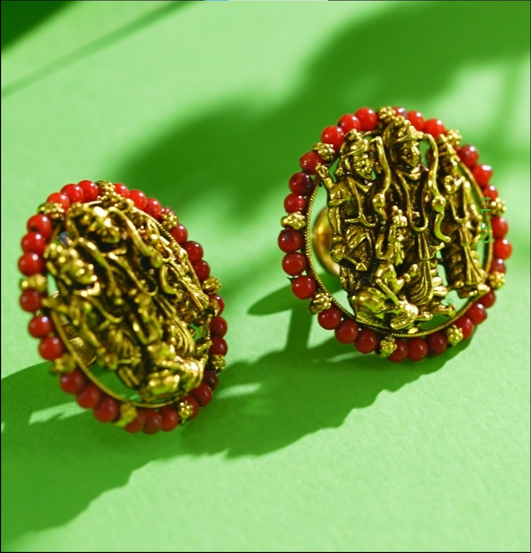 Alluring Gold Stone Earring