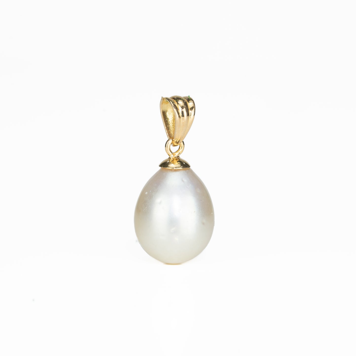 17.0-18.0mm White Round Pure Luxury South Sea Pearl With 18K Yellow Gold Pearl Locket