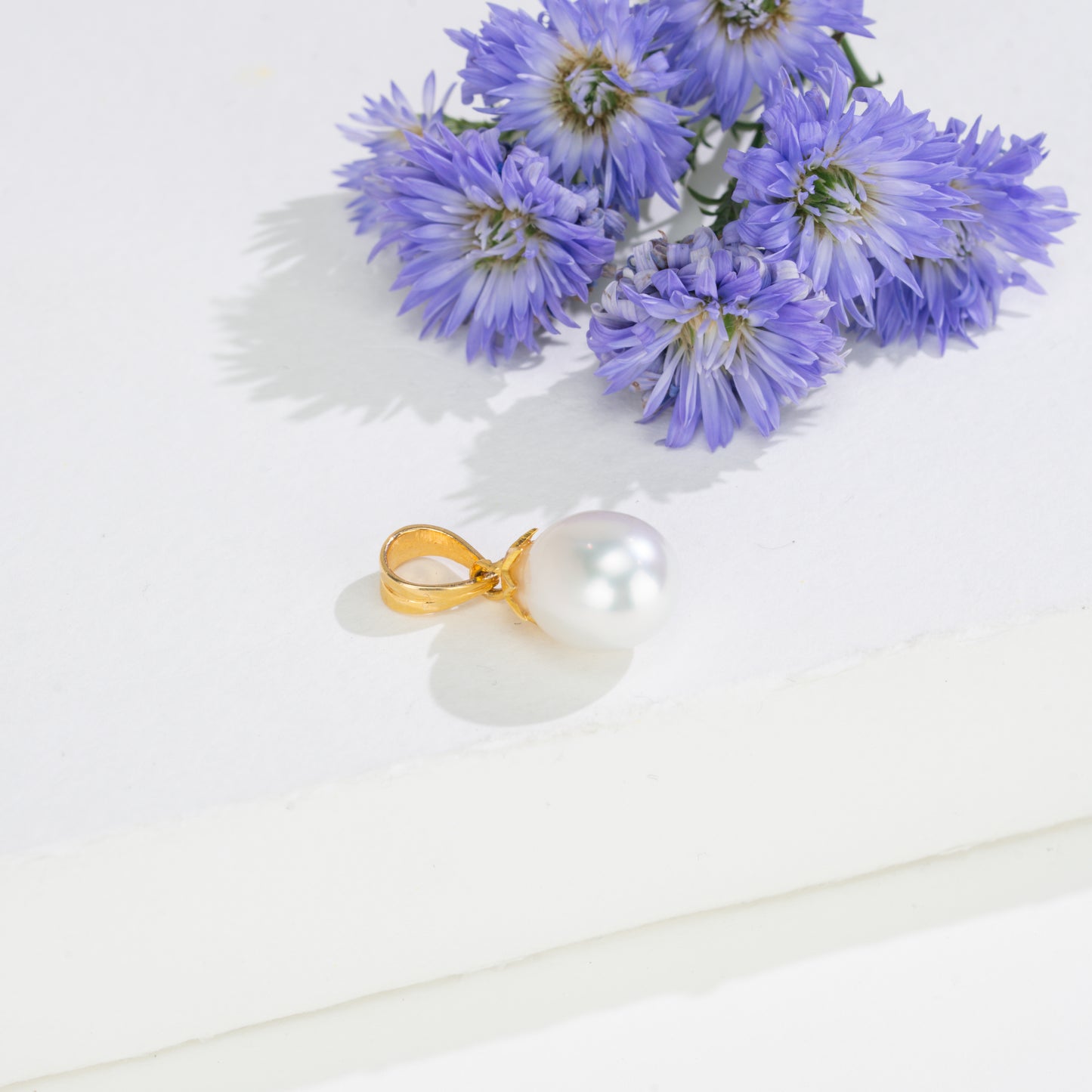11.0-12.0mm Signature White South Sea Pearl With 18K Yellow Gold Pearl Locket