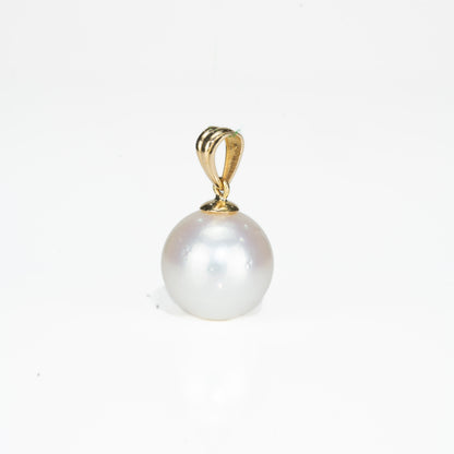 15.0-16.0mm Signature White Round South Sea Pearl With 18K Yellow Gold Pearl Locket