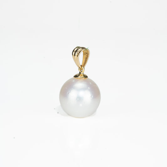 15.0-16.0mm Signature White Round South Sea Pearl With 18K Yellow Gold Pearl Locket