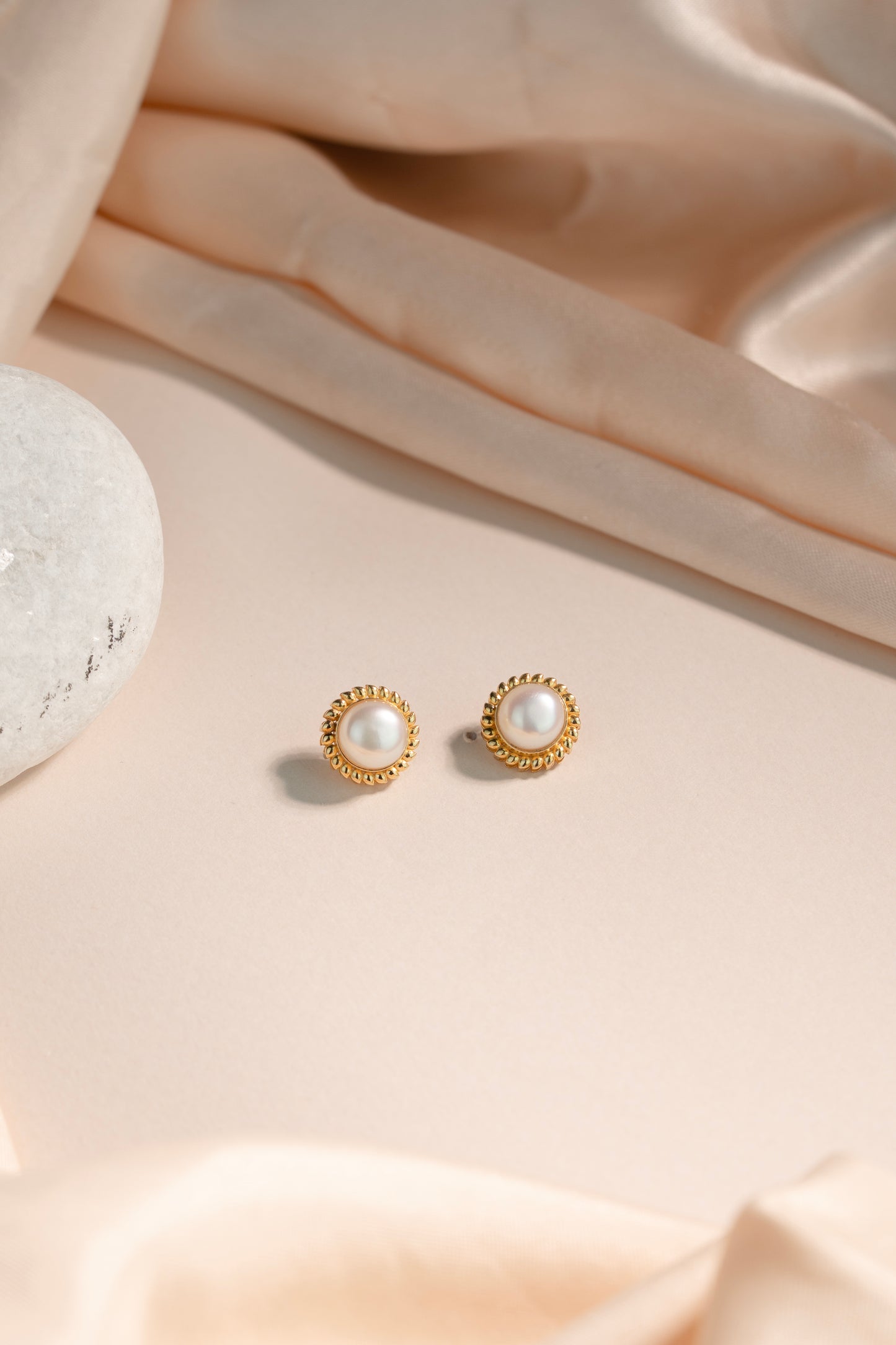 Minimalist Pearl Gold Earrings