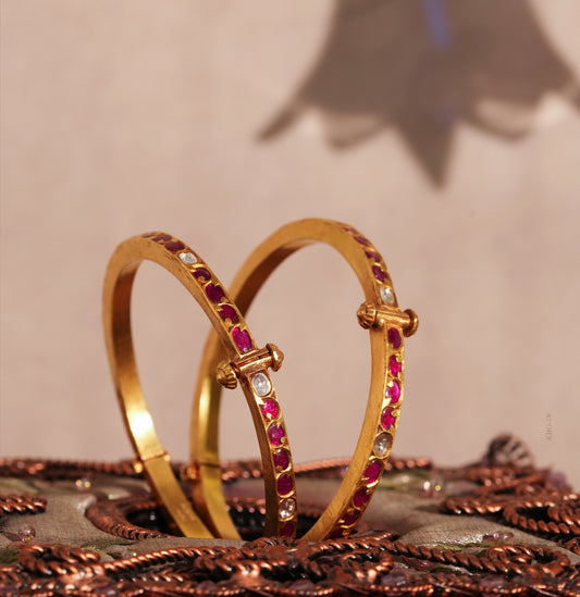 Comfortable Ruby Kundan Bangle