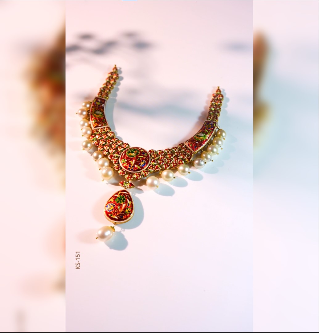 Alluring Kundan Gold Necklace