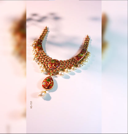 Alluring Kundan Gold Necklace