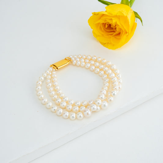 Grading Round White Freshwater Pearl Bracelet
