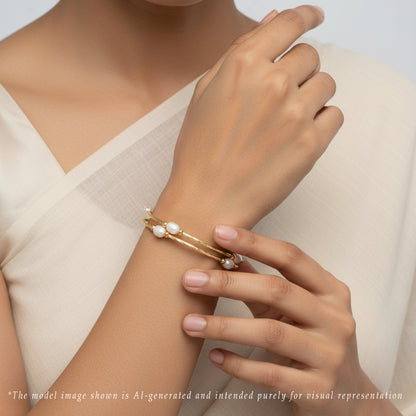 Fashionable Drop White Freshwater Pearl Bracelet